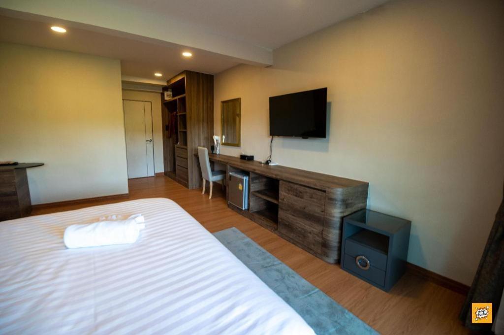 Route12 Hotel Khao Kho Bagian luar foto