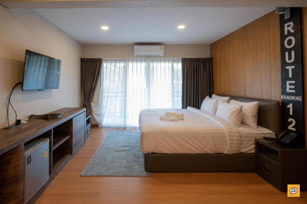 Route12 Hotel Khao Kho Bagian luar foto