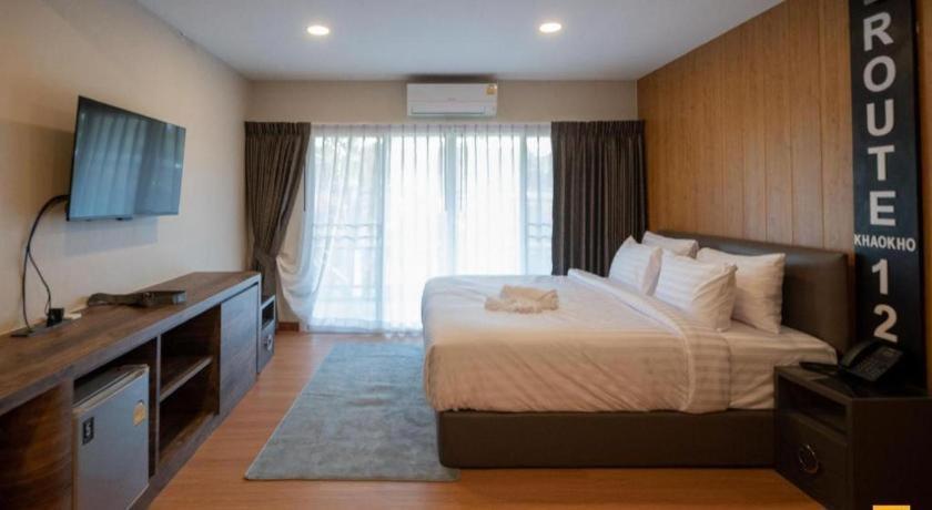 Route12 Hotel Khao Kho Bagian luar foto