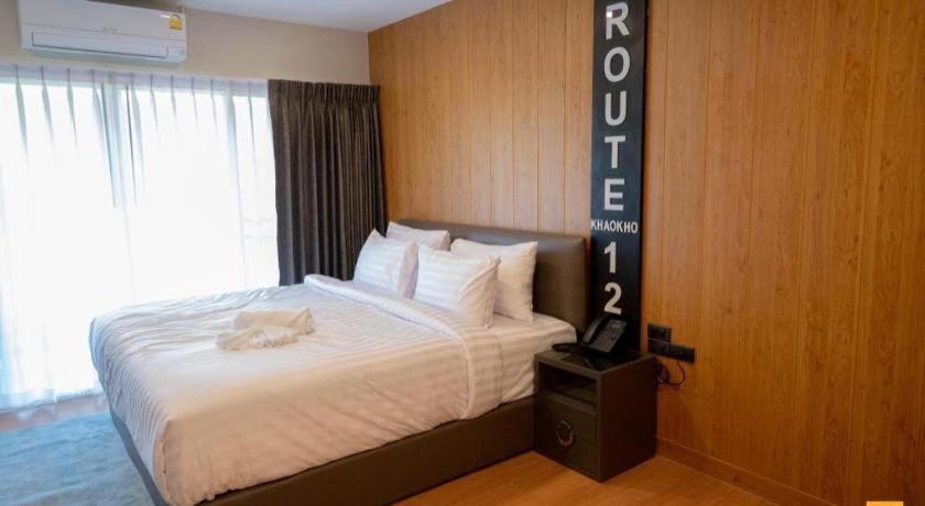 Route12 Hotel Khao Kho Bagian luar foto